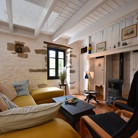 House Full Of Charm With Garden 10min From The Pointe Du Raz